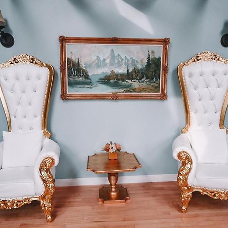 Bellas Castle Bed&Breakfast Morden Exterior foto